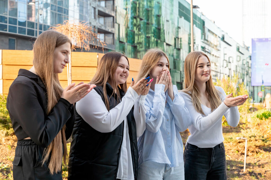 Съемка на выпускные альбомы Москва Сити девочки, воздушный поцелуй